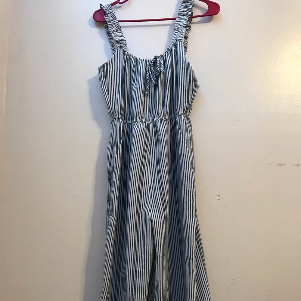 NWOT jumpsuit with pockets